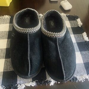 Ugg black slipper shoes